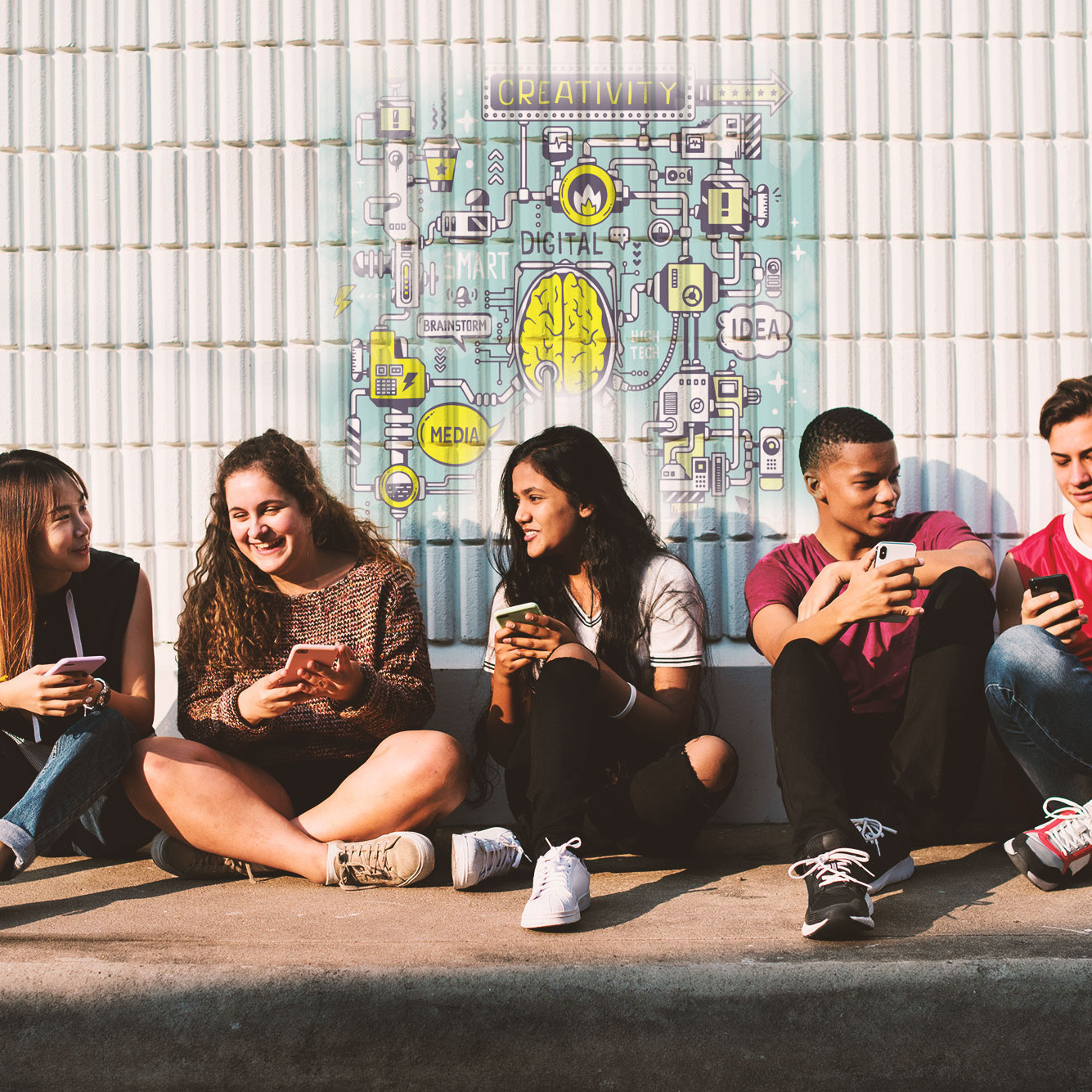Jugendliche mit Smartphone